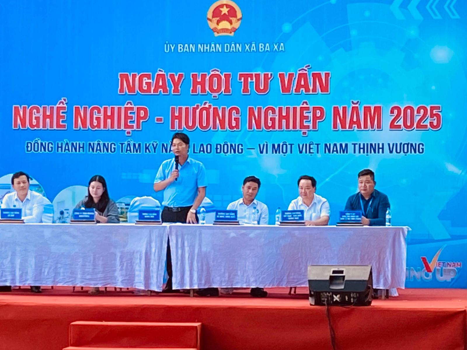 BA XA SÔI NỔI NGÀY HỘI TƯ VẤN NGHỀ NGHIỆP – HƯỚNG NGHIỆP