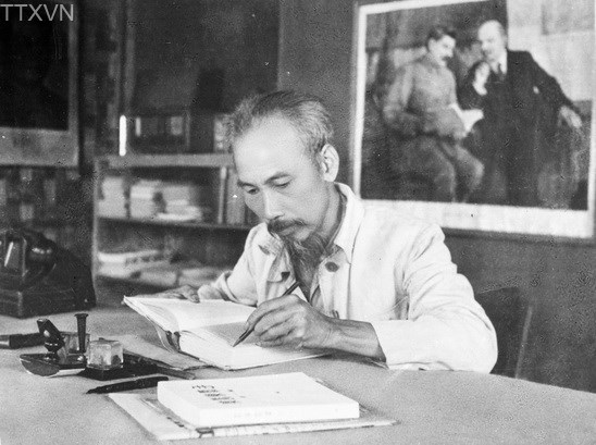 Chủ tịch Hồ Chí Minh với những bài thơ mừng sinh nhật