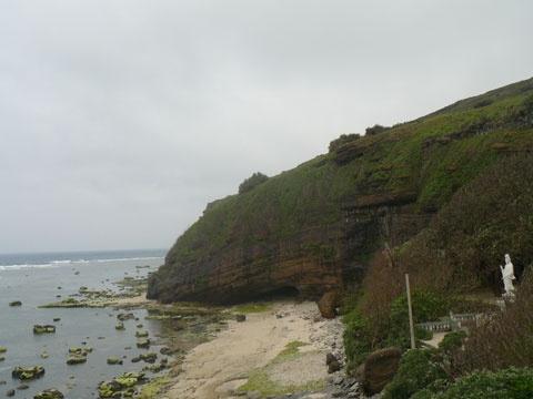 GS Hà Văn Tấn giải thích cách bài trí tượng trong chùa