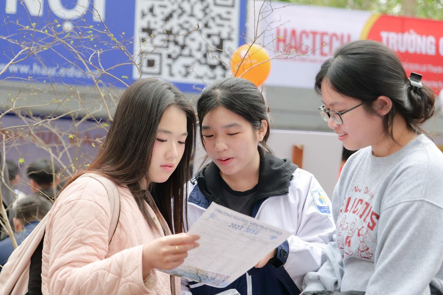 Thi tốt nghiệp THPT 2025: Lo ngại bất cập nảy sinh khi có tới 48 mã đề thi?