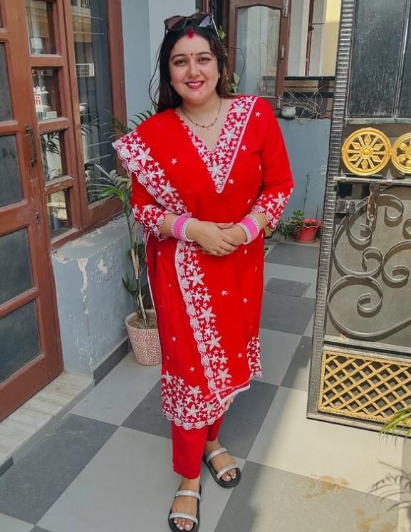 Komal Saklani (Hansraj Raghuwanshi’s Wife) Biography: Age, Family, Wiki & More