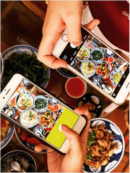 “Từ từ, đừng ăn vội, để tao chụp cái đã”