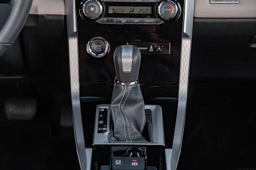 Hướng dẫn cách lái xe số tự động và ý nghĩa các ký hiệu trên cần số xe