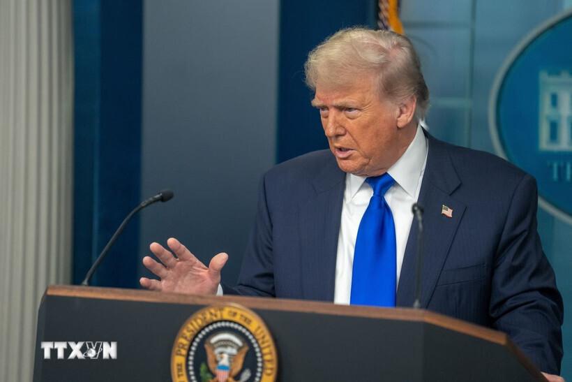 Tổng thống Mỹ lần đầu đề cập 'cách tiếp cận nhẹ nhàng hơn' về nhập cư