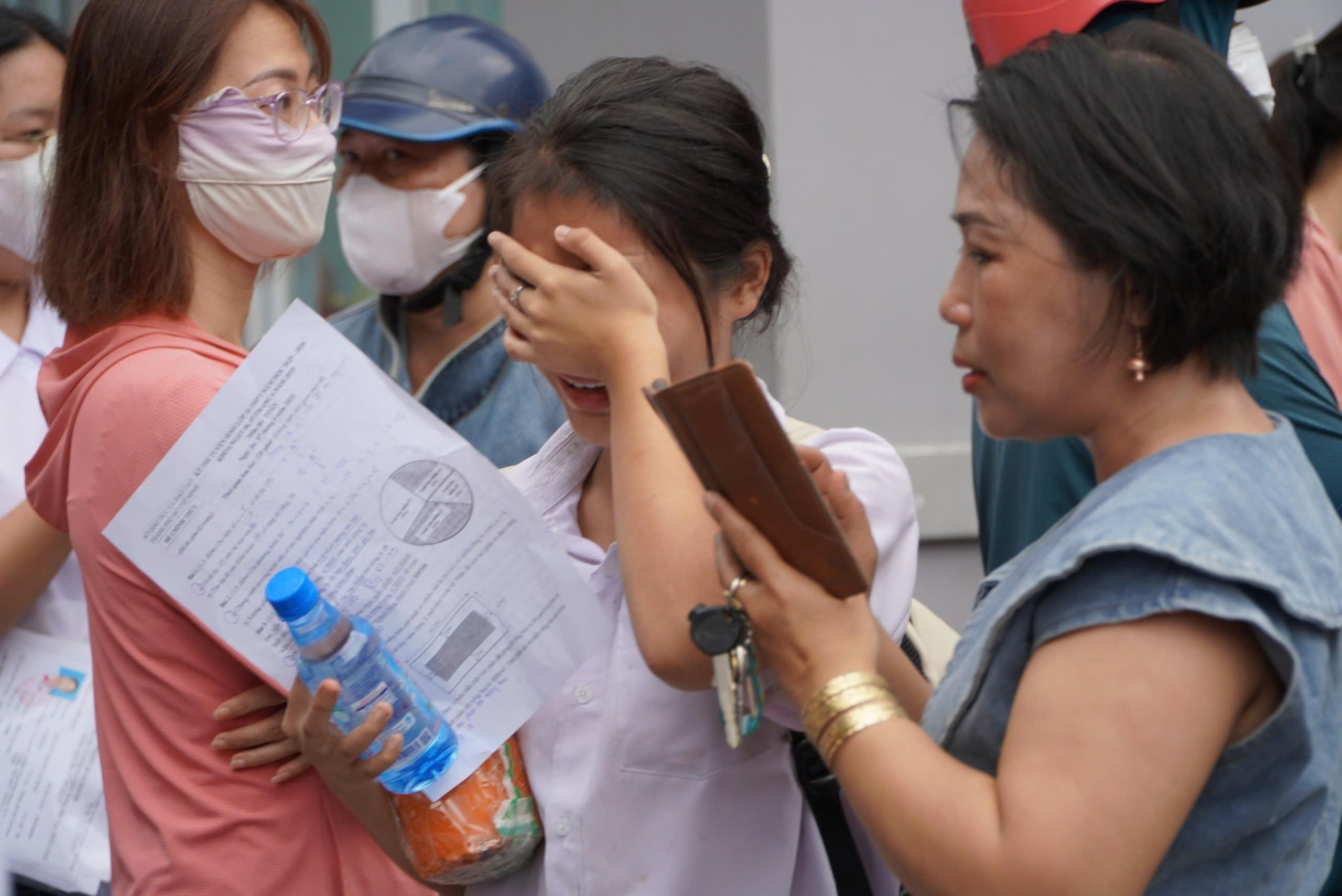 Đề thi và đáp án môn toán thi vào lớp 10 TPHCM 2025 cập nhật nhanh nhất