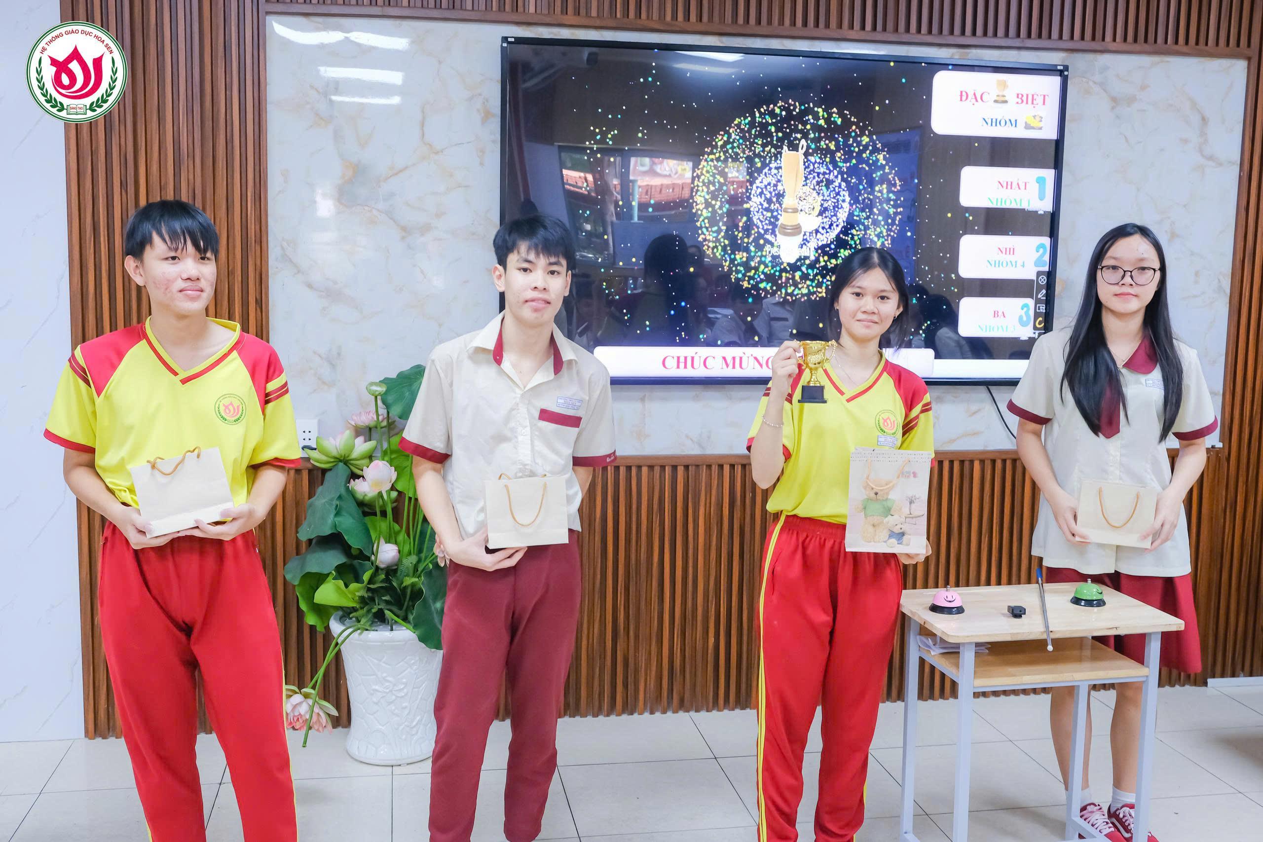 Tiết học mẫu Ngữ văn 11- “Cách giải thích nghĩa của từ”