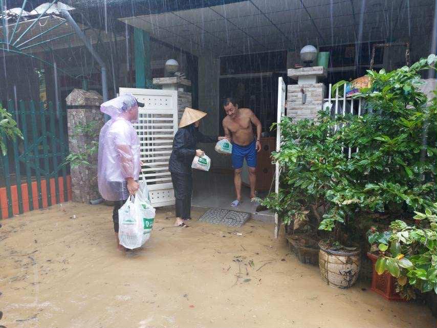 SỐNG TÂM TÌNH « DILEXI TE, VỀ TÌNH YÊU THƯƠNG NGƯỜI NGHÈO » TRONG MÙA LŨ LỤT