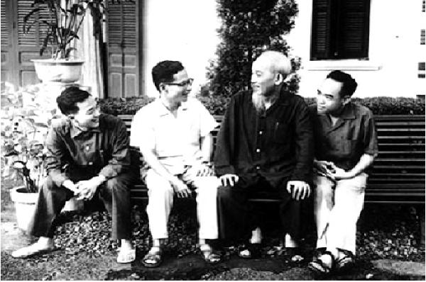 Tư tưởng, đạo đức, phong cách Hồ Chí Minh trong thơ Tố Hữu