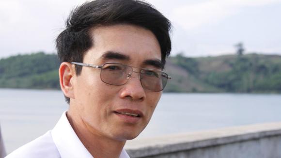 TRẮNG HỜI GIÓ CÁT DẤU CHÂN MẸ VỀ