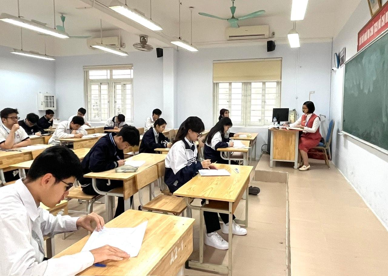 Hà Nội: Đề khảo sát lớp 11 vừa sức, bám sát chương trình