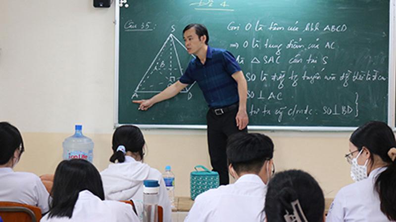 Ôn thi tốt nghiệp THPT 2022: Môn toán: Vững kiến thức nền tảng