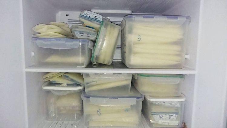 Có thể bảo quản sữa mẹ trong ngăn lạnh hoặc ngăn đá