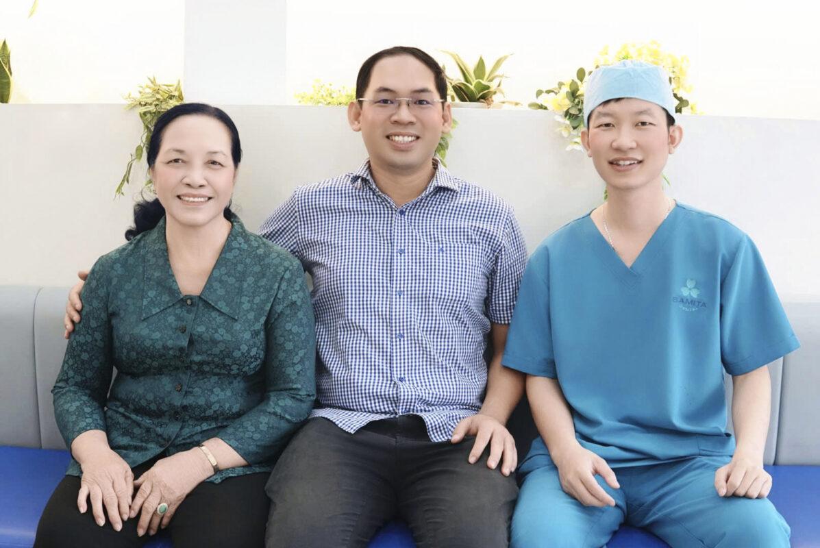 NỤ CƯỜI CỦA BA MẸ – HẠNH PHÚC CỦA CON