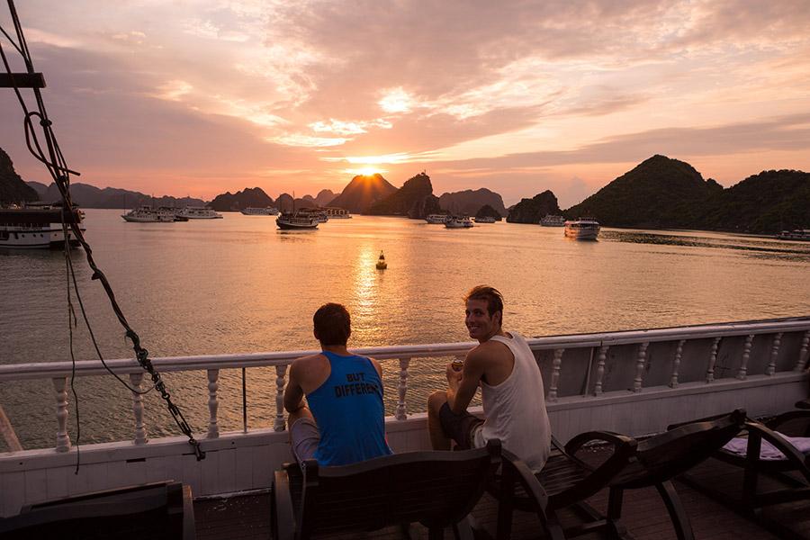 Vịnh Hạ Long điểm đến ngắm bình minh và hoàng hôn ngoạn mục nhất