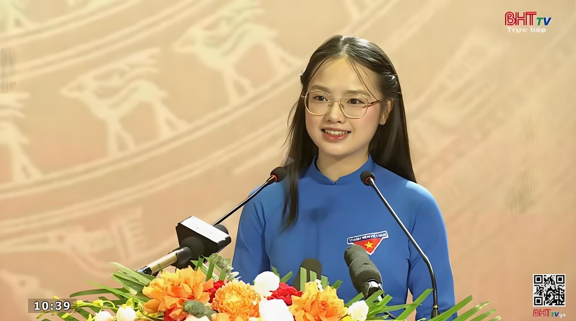 Nữ sinh 2K9 Hà Tĩnh “chiếm sóng” mạng xã hội: Thần thái đỉnh, lời nói chạm cảm xúc