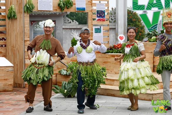 Làng vui: Khi nông dân đọc rap, làm thơ, thả thính trên màn ảnh nhỏ
