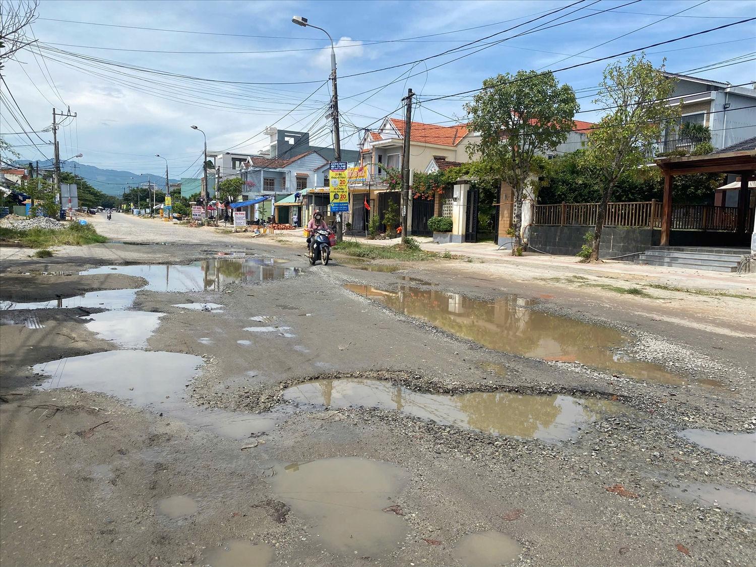 8 năm vẫn chưa thi công xong hơn 700m đường - chuyện có thật ở xã Núi Thành