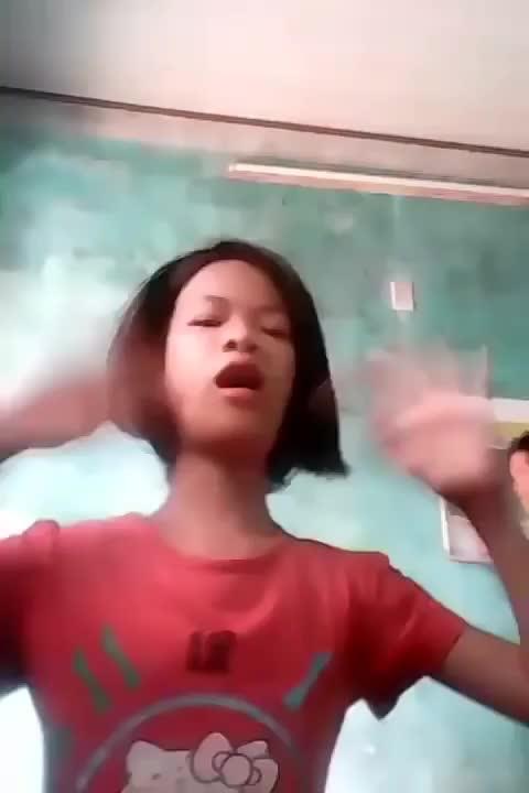 Nữ sinh thành hiện tượng mạng nhờ làm thơ "thả thính" vu vơ